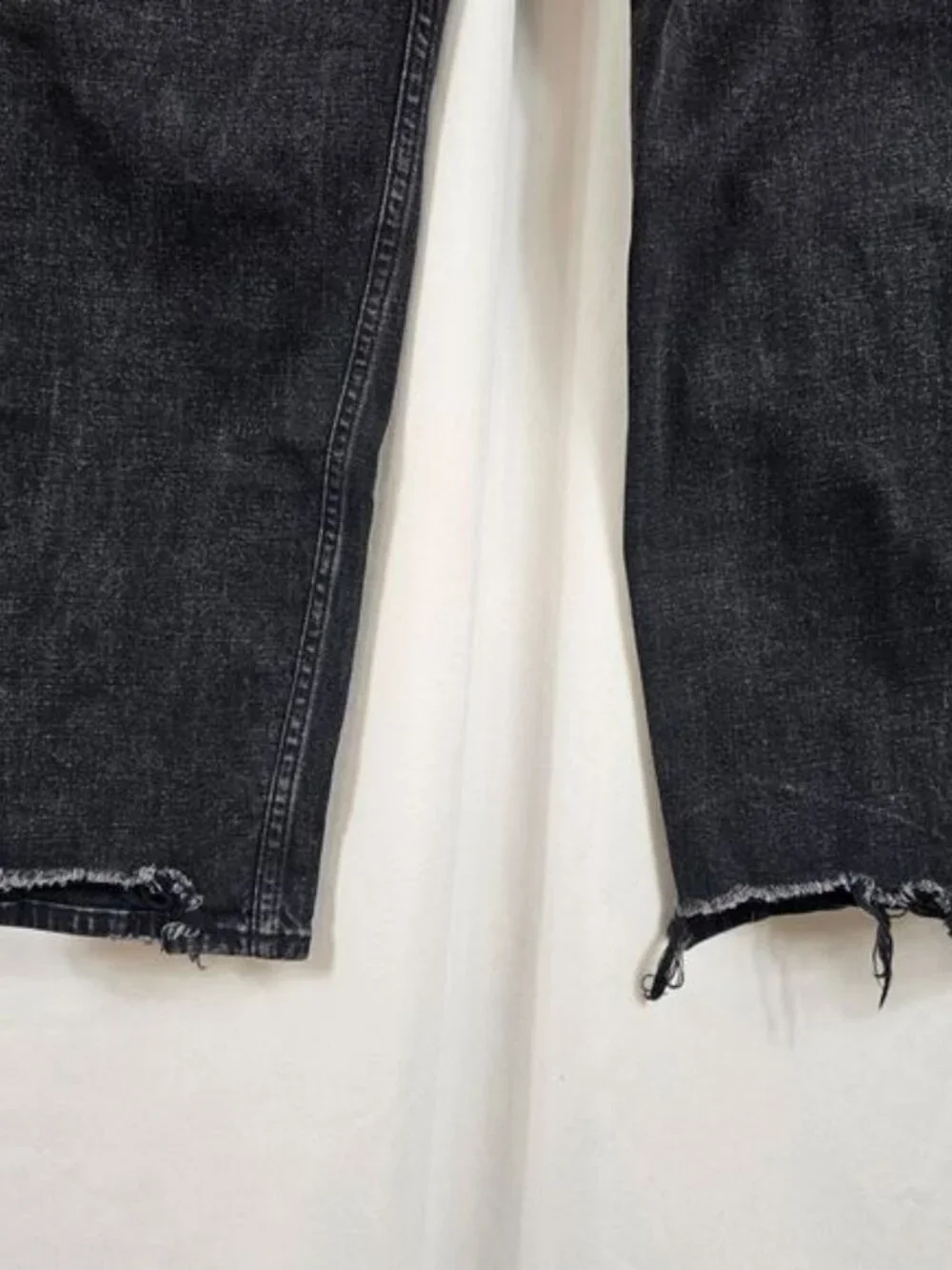 Abercrombie & Fitch The Mom High Rise Jean In Black - Size 14L - Picture 9 of 10